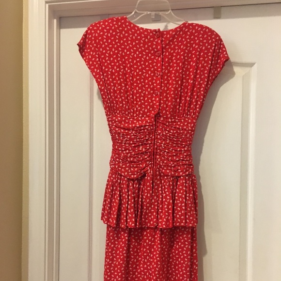 Very fitting red dress - Picture 4 of 4